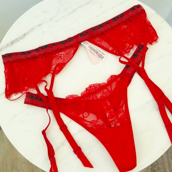 Victoria's Secret Very Sexy Cherry Bomb Shine Strap Thong & Garter Belt Set NWT - Picture 12 of 13
